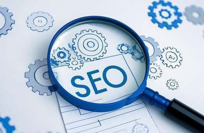 调试Alexa时，关注设备连接、语音识别和技能逻辑，确保功能正常